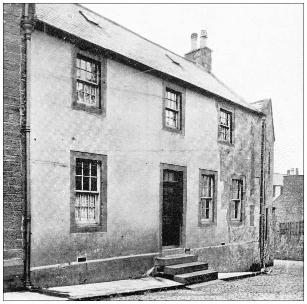 античные фотографии шотландии: дом, где умер роберт бернс, дамфрис - dumfries stock illustrations