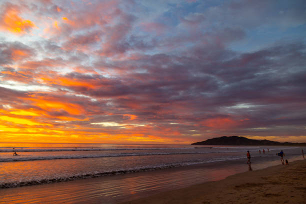 puesta de sol costa rica - costa rican sunset fotos fotografías e imágenes de stock