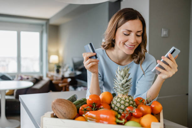 istock Ordering groceries online and paying contactless 1383994637