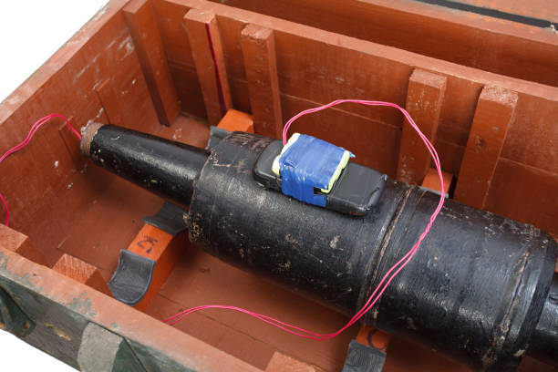 ied (artefacto explosivo improvisado) con 125mm proyectil urss tanque térmico - desminaje fotografías e imágenes de stock