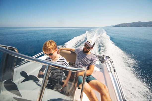 speedboat trip - nautical vessel motorboating motorboat fun imagens e fotografias de stock