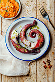 oktopus-mit-knoblauch-und-petersilie-und-romesco-sauce.jpg?b=1&s=170x170&k=20&c=BNwvvQJ7vew3ofUvPI7iJ93ZrgoMSIvxD9EZM756kw0=
