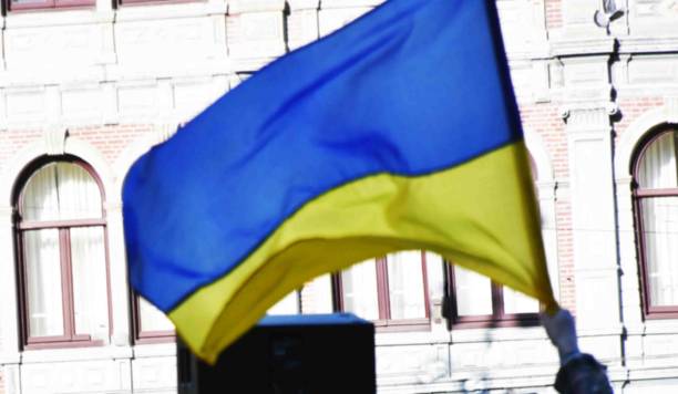 istock Ukrainian Flag Waving, Building Exterior 1384238865