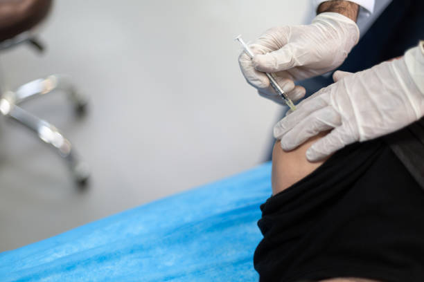 istock The doctor gives an injection 1384252040