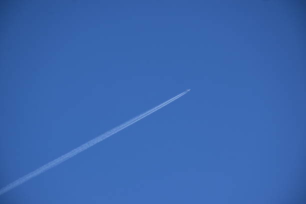 Un ciel bleu A plane crosses a blue sky, Sainte-Apolline, Quebec, Canada ciel bleu stock pictures, royalty-free photos & images