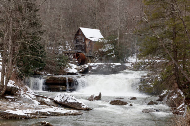 просека ручей grist mill - autumn watermill glade creek waterfall стоковые фото и изображения