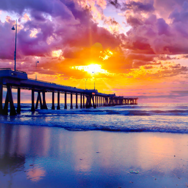 マルガリータの夕日 - santa monica city of los angeles beach los angeles county ストックフォトと画像