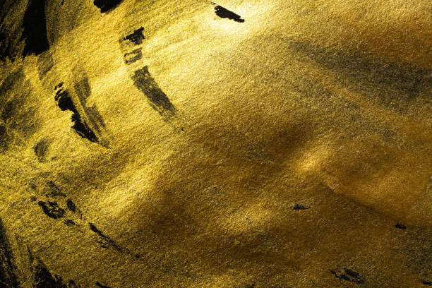 istock Japanese Gold and Black Background Texture 1384402370