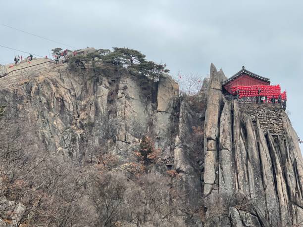 istock Winter Hiking in Seoul 1384411443