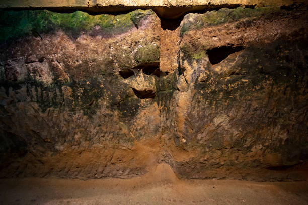 okinawa air raid shelter - air raid imagens e fotografias de stock