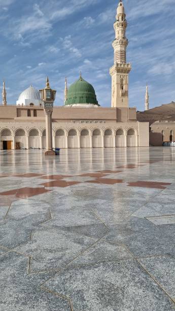 masjid al nabawi - masjid nabawi - madinah - arab saudi - maret 2022 - masjid nabawi madinah potret stok, foto, & gambar bebas royalti