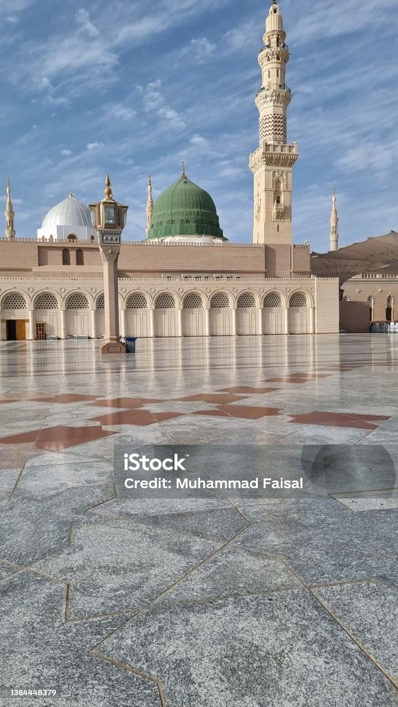 Masjid Al Nabawi - Prophet's Mosque - Medina - Saudi Arabia - March 2022 Masjid an-Nabawi (Prophet's Mosque) is a mosque established and originally built by the Prophet Muhammad in the 7th century. March 2022. Mosque Stock Photo
