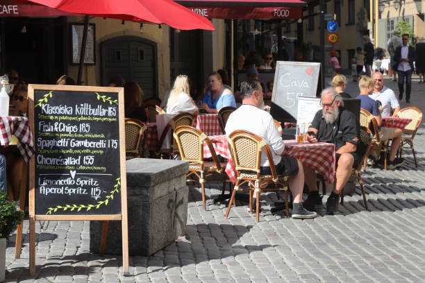 na świeżym powietrzu - sidewalk cafe cafe stockholm sweden zdjęcia i obrazy z banku zdjęć