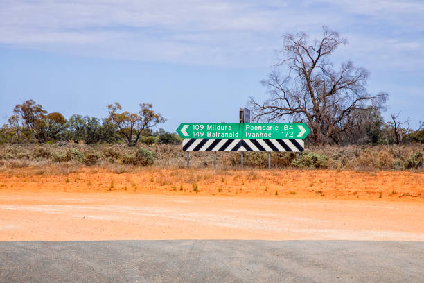 mungo rd unterschreibt grüne front - mildura stock-fotos und bilder