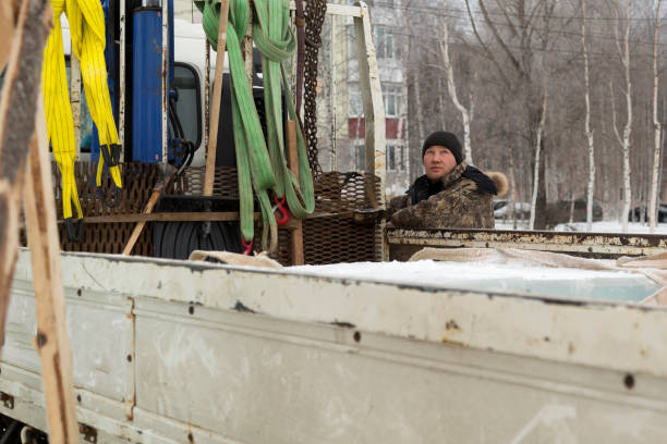 istock The driver of the hydraulic manipulator in the workplace 1384673711