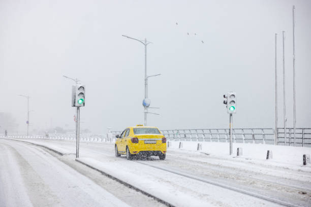 Taxi driving during snowing