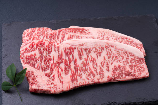 carne di bistecca di controfiletto di manzo nero giapponese - prodotto a base di carne foto e immagini stock