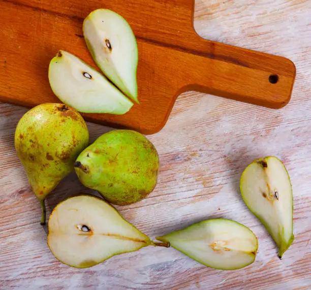 Photo of Whole pears with chopped slices