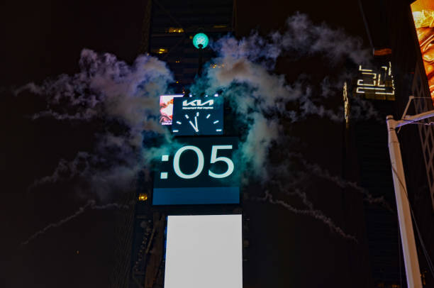 Times Square Ball Drop The ball drops to enter the new year during New Year's Eve celebrations in Times Square on January 1, 2022 in New York City. times square new years eve stock pictures, royalty-free photos & images