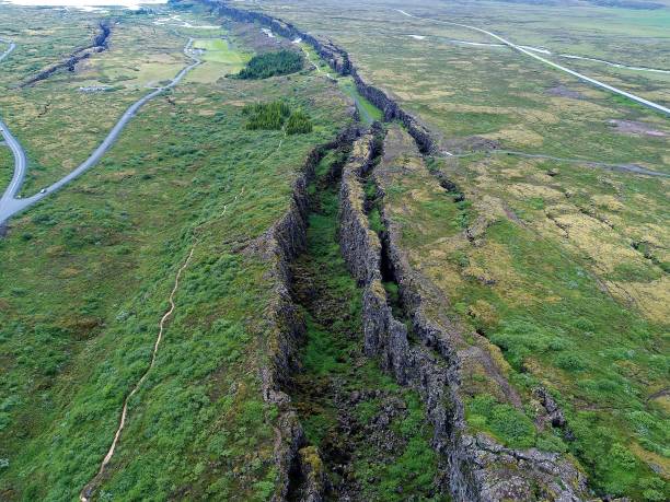 parque nacional tingvellir - tectonica de placas fotografías e imágenes de stock