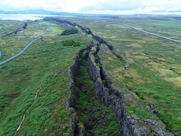 tingvellir national park - plate tectonics imagens e fotografias de stock