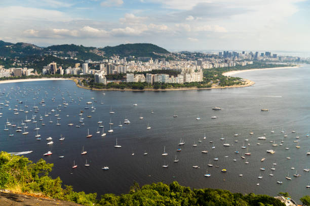 aerial image of botafogo and flamengo cove and beach with its buildings, boats and landscape. immensity of the city of rio de janeiro, brazil in the background - flamengo 個照片及圖片檔