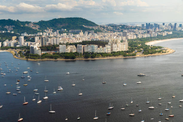 보타포고와 플라멩고 코브와 해변의 건물, 보트 및 풍경의 항공 이미지. 브라질 리우데자네이루시의 대명함 - flamengo 뉴스 사진 이미지