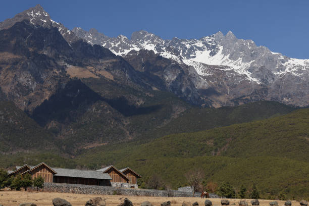 istock Lijiang Jade Dragon Snow Mountain 1384968161