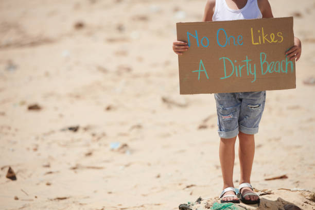 istock Girl Asking to Clean Beach 1385009541