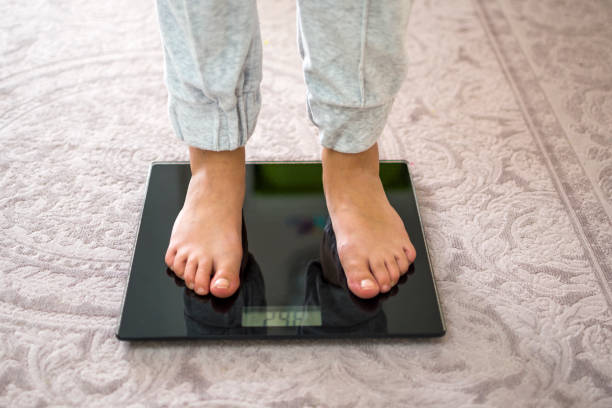 istock A girl bare feet with weight 1385042368