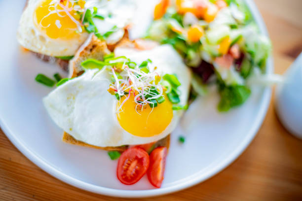 istock Breakfast with fried eggs on toasts on a restaurant table 1385051031