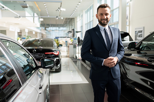 the concept of an individual approach to each client in a car dealership when buying a new car on credit or leasing.