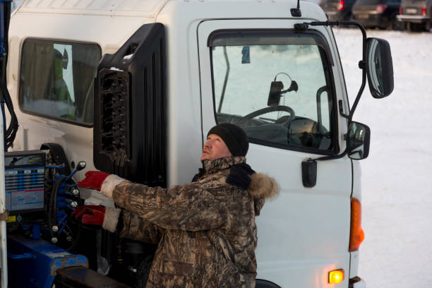 istock The driver of the hydraulic manipulator in the workplace 1385076082