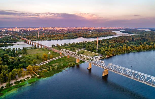 istock Dnieper with Petrovsky Railway Bridge in Kiev, Ukraine 1385088688
