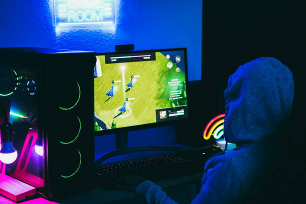 istock Streamer gamer playing strategy game online - Focus on left hand 1385093300