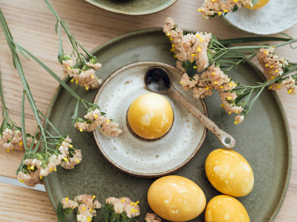istock Yellow natural colored easter egg and flowers arrangement 1385095322