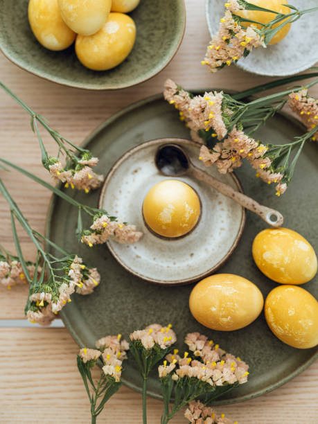 istock Yellow natural colored easter egg and flowers arrangement 1385095557