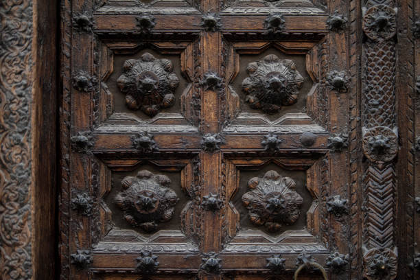 istock Old decorated wooden front door. 1385109941