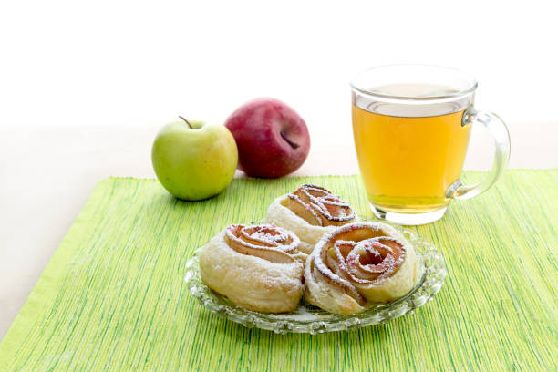 istock Rosettes from apples in puff pastry 1385112046