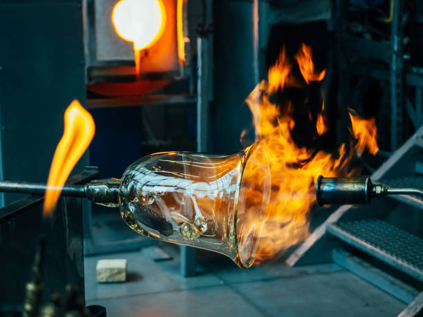 istock Manual glass processing by the craftsmen inside a glass factory 1385112155