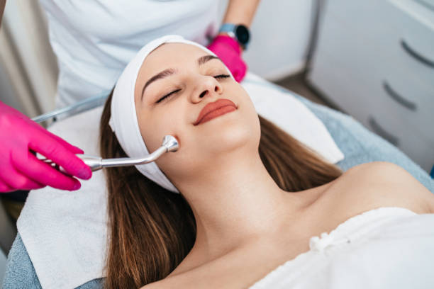 istock Professional beauty treatment 1385114353