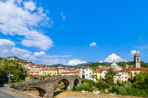 pontremoli, ponte della cresa (tuscany, italy) - 1849 foto e immagini stock