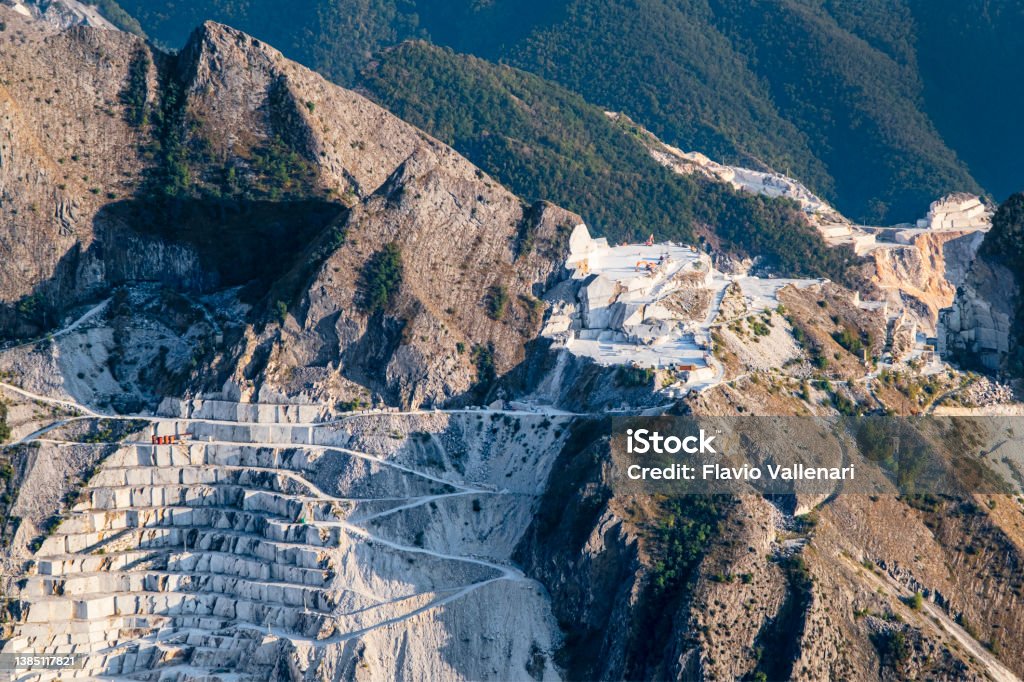 Mỏ đá cẩm thạch Carrara (Tuscany, Ý) - Trả phí Bản quyền Một lần Anpơ Bức ảnh sẵn có Mỏ đá cẩm thạch Carrara (Tuscany, Ý) - Trả phí Bản quyền Một lần Anpơ Bức ảnh sẵn có