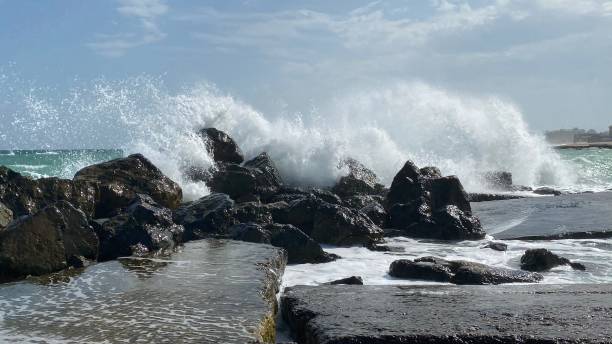 istock Waves smashing in the beach rocks 1385137830