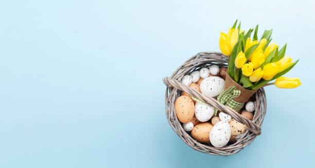 istock Easter greeting card with tulips and eggs 1385149780