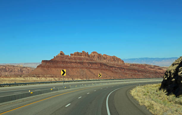 istock The curve and the Black Dragon 1385155720