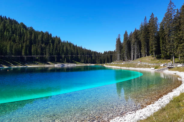 jezioro montagnoli w trydencie - prowincja trydent zdjęcia i obrazy z banku zdjęć