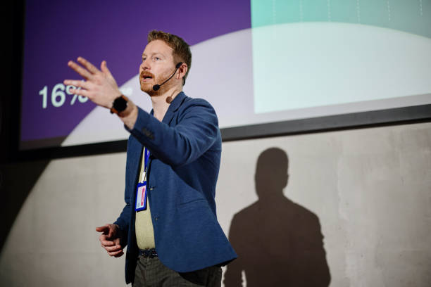 istock Presentation speaker at business conference 1385168695