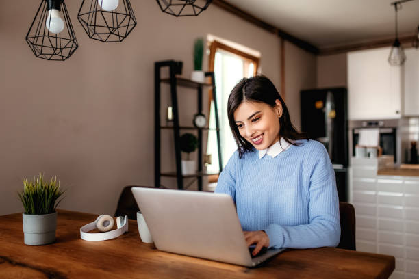 istock My job is online 1385170277