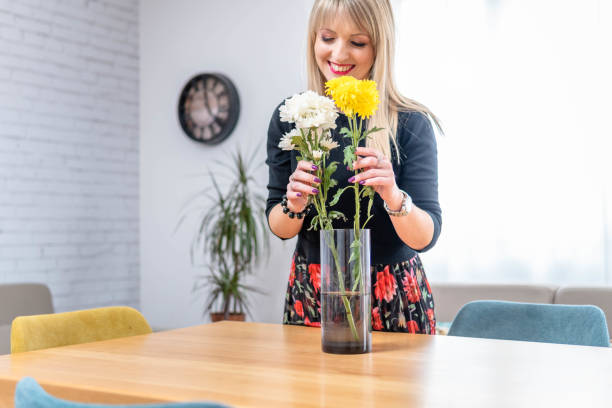 istock Arranging flowers in her home 1385202279